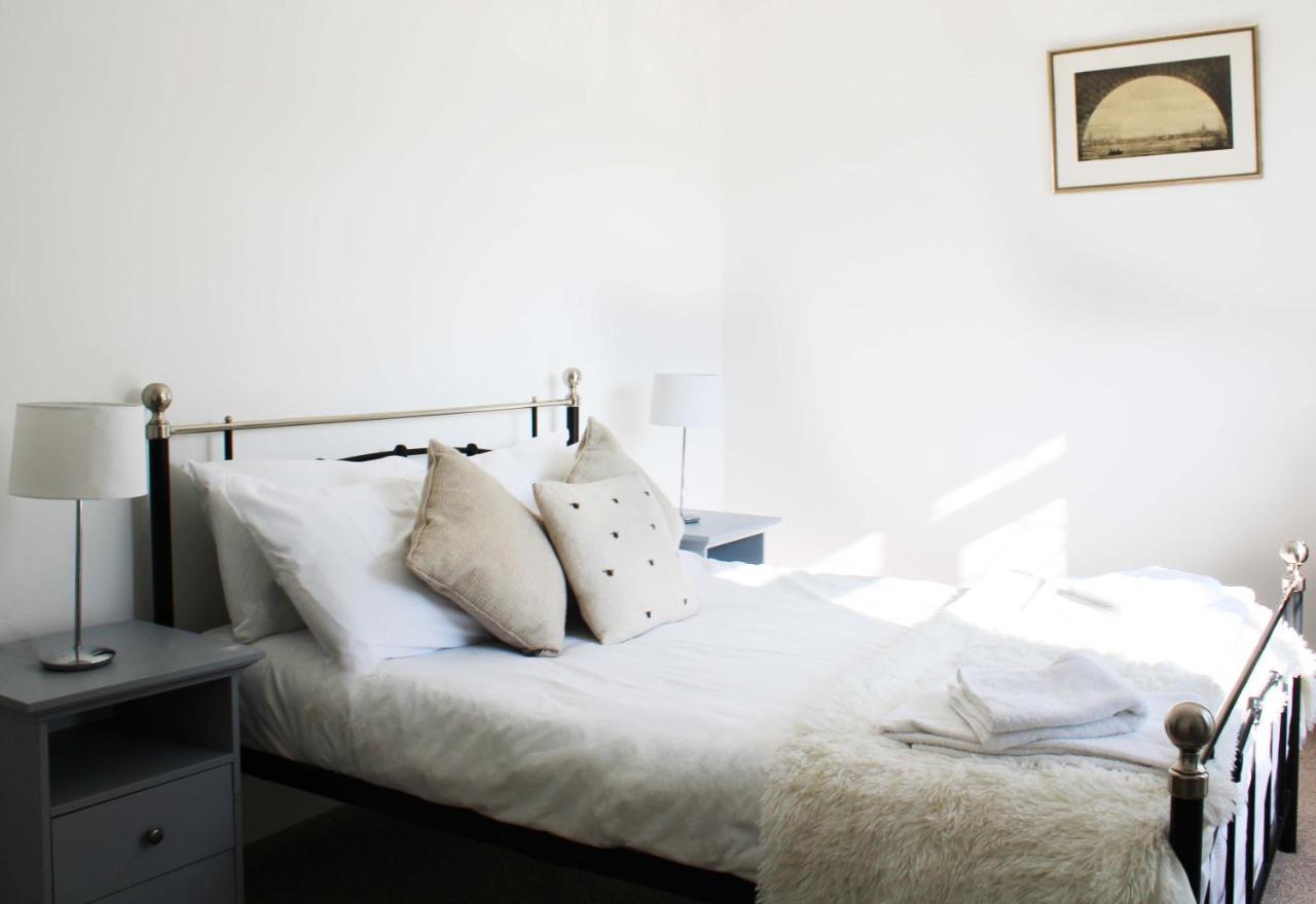 - Private House With Garden & Parking 05 Holiday home *