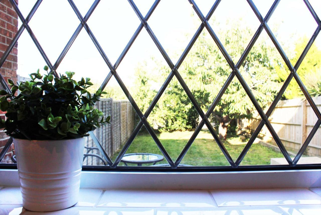 - Private House With Garden & Parking 05 *